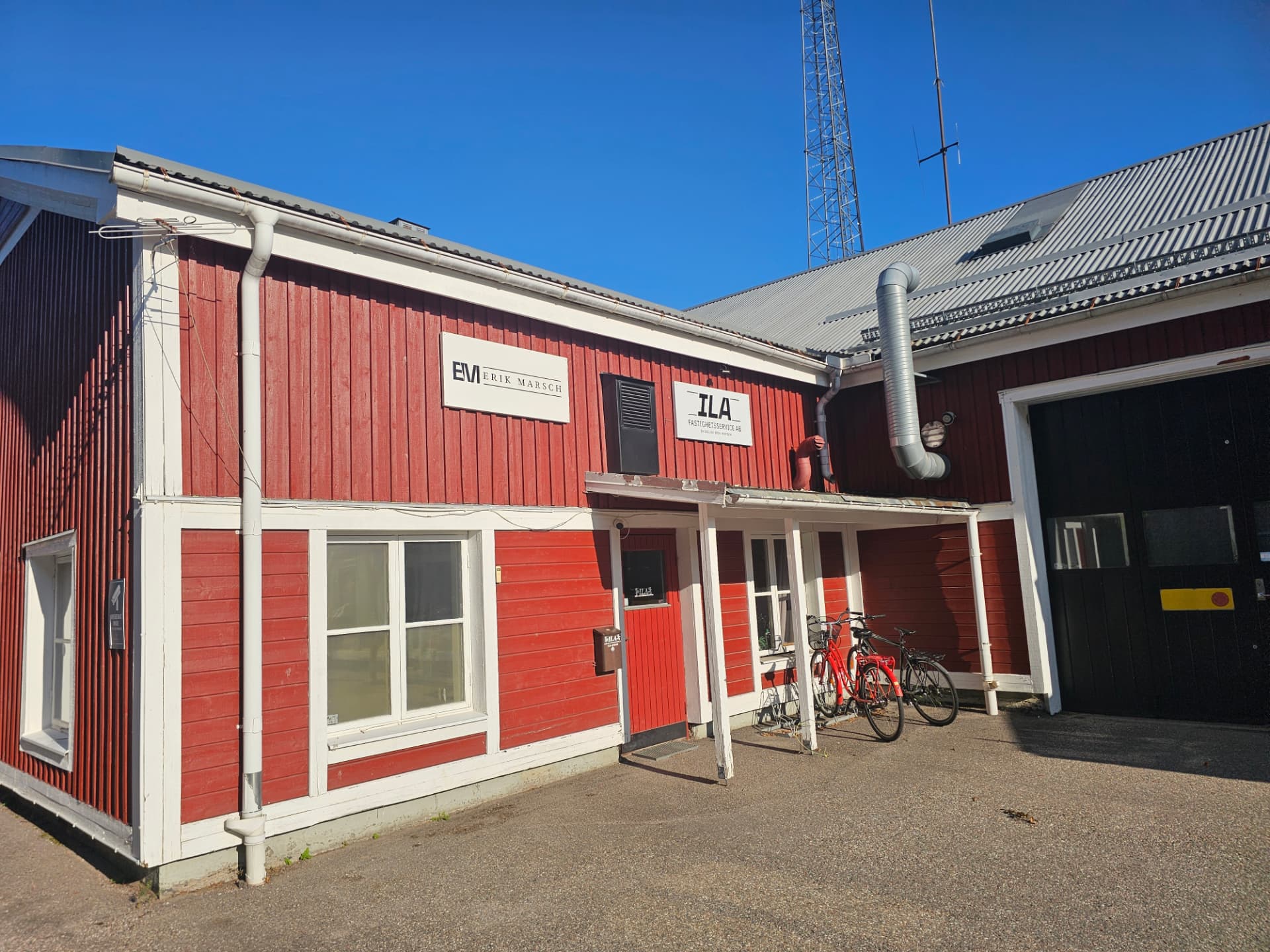 ILA Fastighetsservices entré på den röda fastigheten i Gävle, i samma hus som resten av koncernen